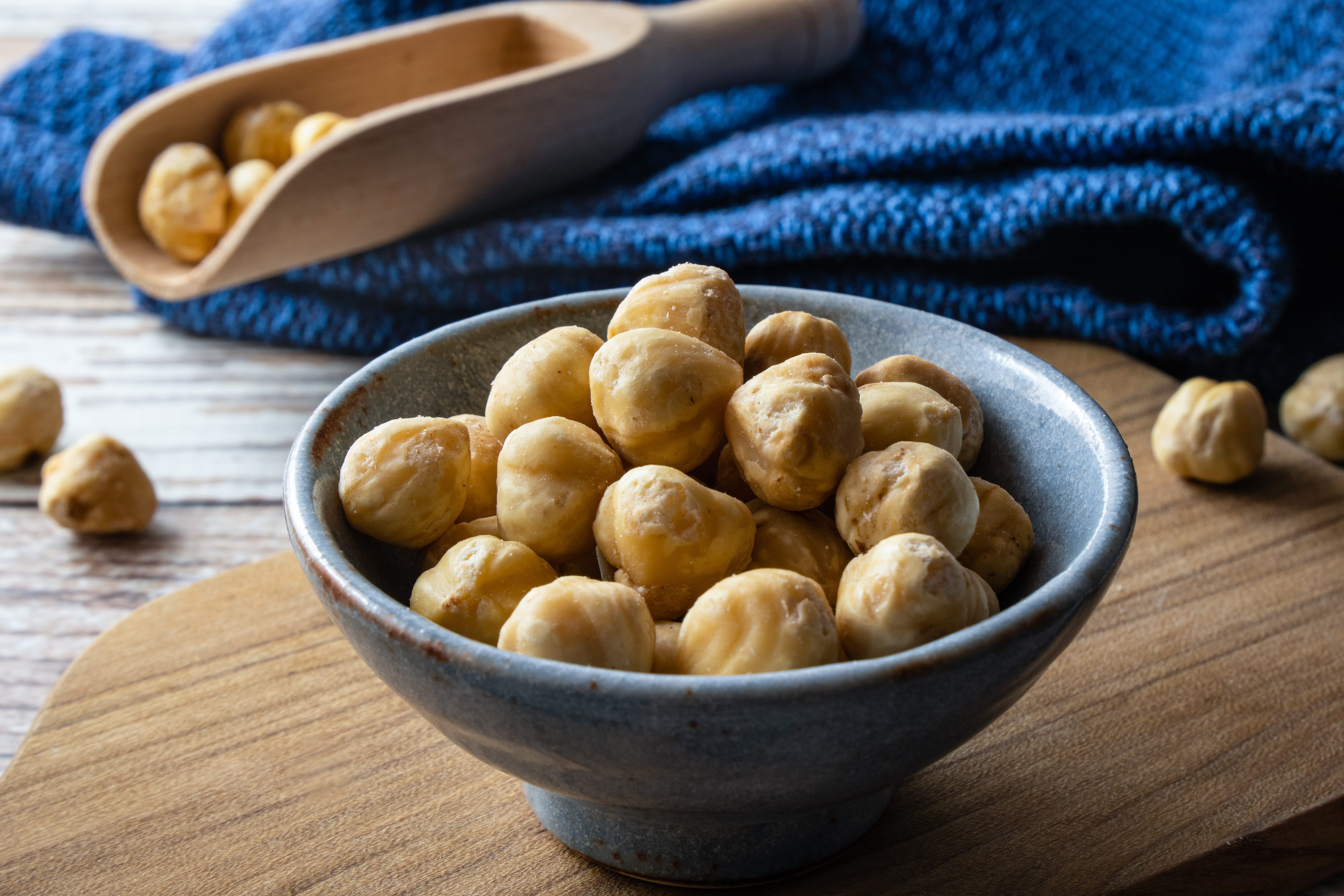 Haselnusskerne blanchiert - frische Haselnüsse direkt ohne Haut - Beste Qualität 1kg Tasty Pott Haselnusskerne blanchiert - frische Haselnüsse direkt ohne Haut - Beste Qualität 1kg Tasty Pott